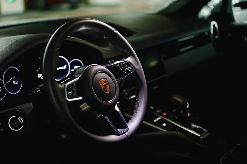 你觉得这辆配置拉满的卡宴值多少钱