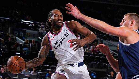 在快船，小卡就是打4的神，小卡打4防守问题全解决了

邓恩、小琼斯、小卡同时在场