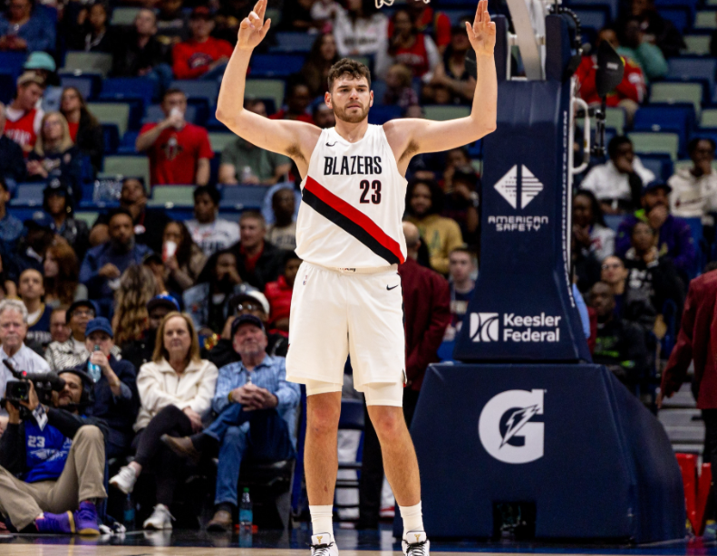 大根这种重型中锋局限性还是太大了

对面只要有能打持球绕掩护后 投中距离或三分的