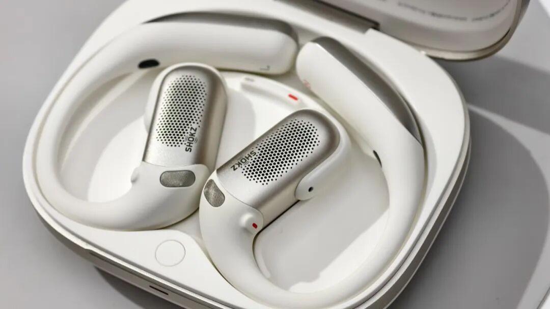 在 AWE 的喧嚣里，我第一次见到会“过滤噪音”的开放式耳机