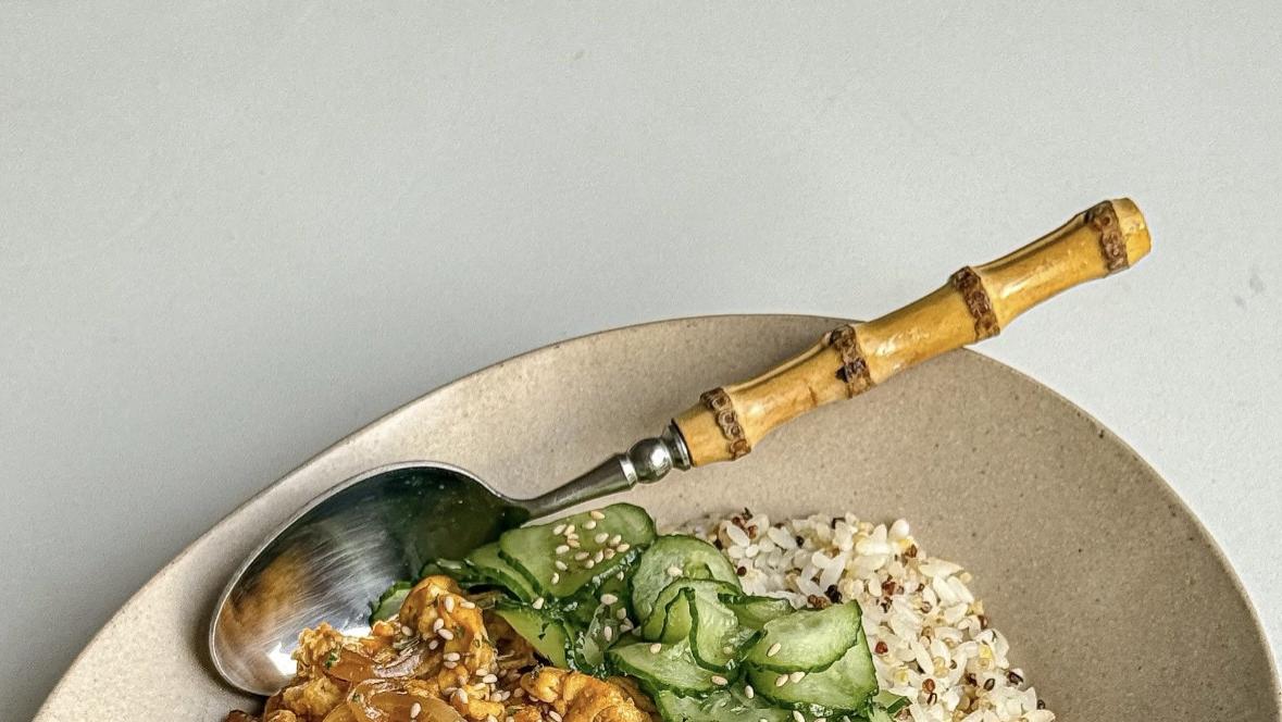 鸡腿滑蛋+渍黄瓜：一口把疲惫调成静音