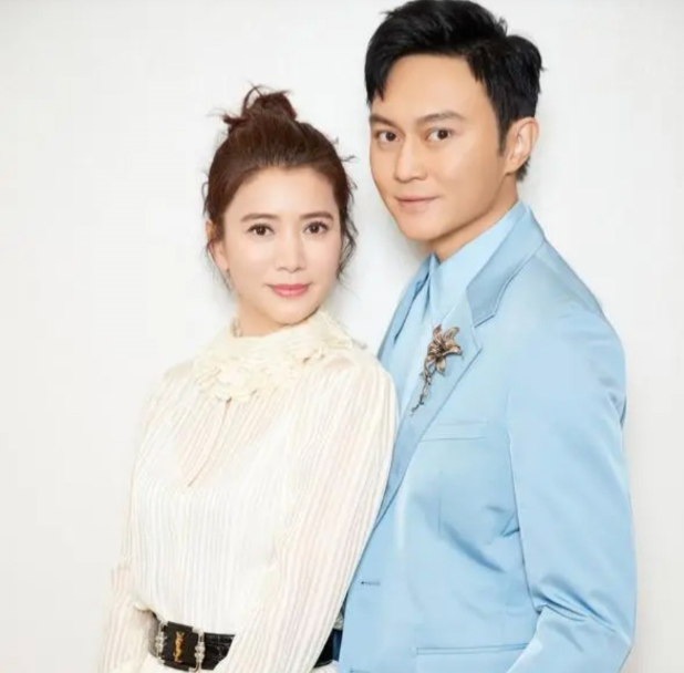 主持人问张智霖你最接受不了袁咏仪的是什么
张智霖气呼呼地说:“她有驾照，可是我在