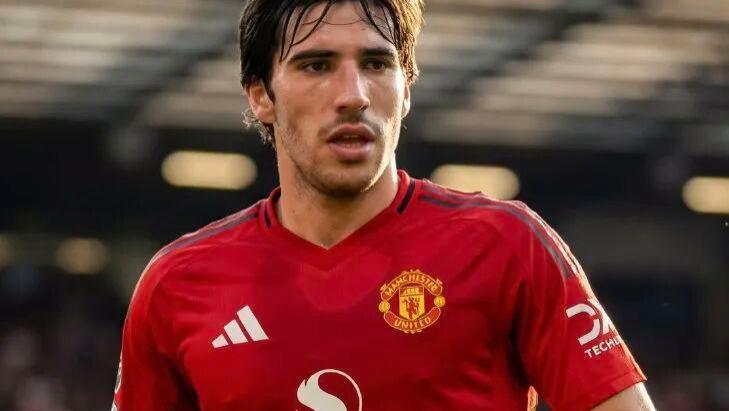 曼联想买托纳利？假的！英媒曝夏窗真实目标，21岁新星领衔