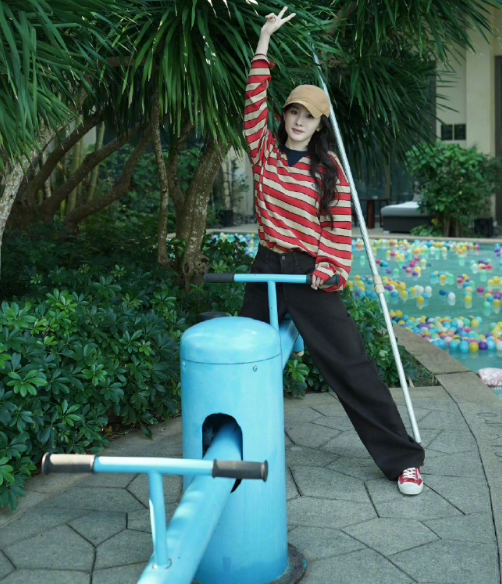 正好缺壁纸，这不就来了