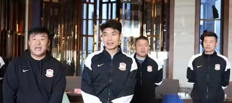 郑智带队西海岸为何不如邵佳一，就因为他身后缺少一个“毛雷尔”！
当初邵佳一接手西