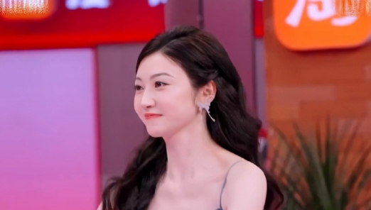 可可爱爱，非常甜妹的妹感姐姐