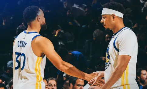 NBA常规赛火箭以117-116战胜勇士

赛后，记者Brett Siegel社