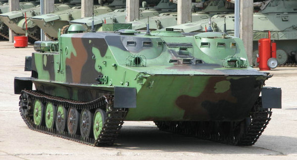 BTR-50是苏联第一款量产的履带式两栖装甲运兵车，1954年开始装备部队，19