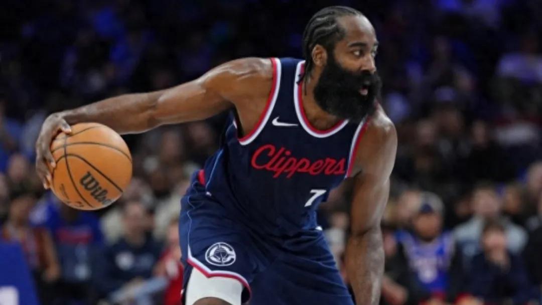 火箭冷漠回绝！哈登返乡梦碎，2年8000万要价逼走快船