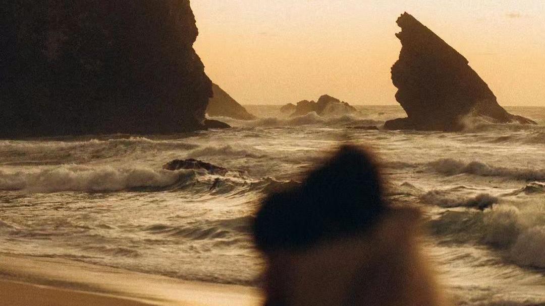 拍够了普通的人像风景照，可以试试这种模糊风格照片