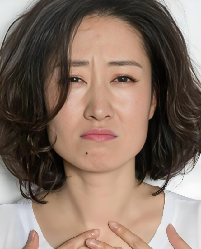 前夫嫌她戏少赚钱慢
七年里，刘敏涛在豪宅当“全职太太”，银行卡零收入；2013年