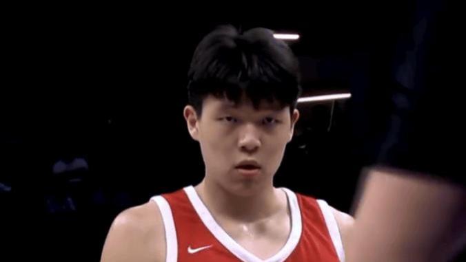 霍金森27分中国男篮完败日本，杨瀚森被完爆不值得托付