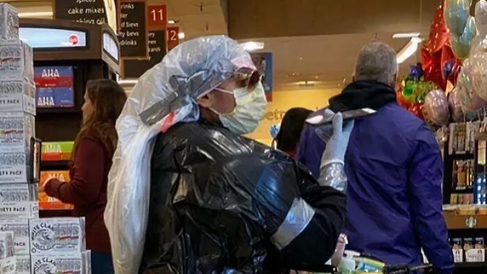 别笑，这是我们的共同记忆！32个疫情荒诞瞬间，疫情3年，人类迷惑行为大赏！