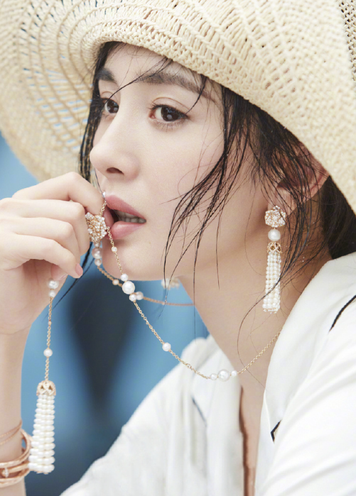 回顾一组我超爱的海边大片
真的很爱海边的小幂啊