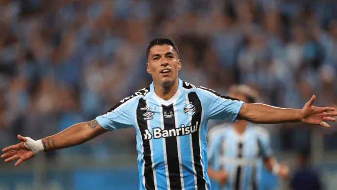 苏亚雷斯：巴西征战如火龙舞戏，不屑一丝退缩