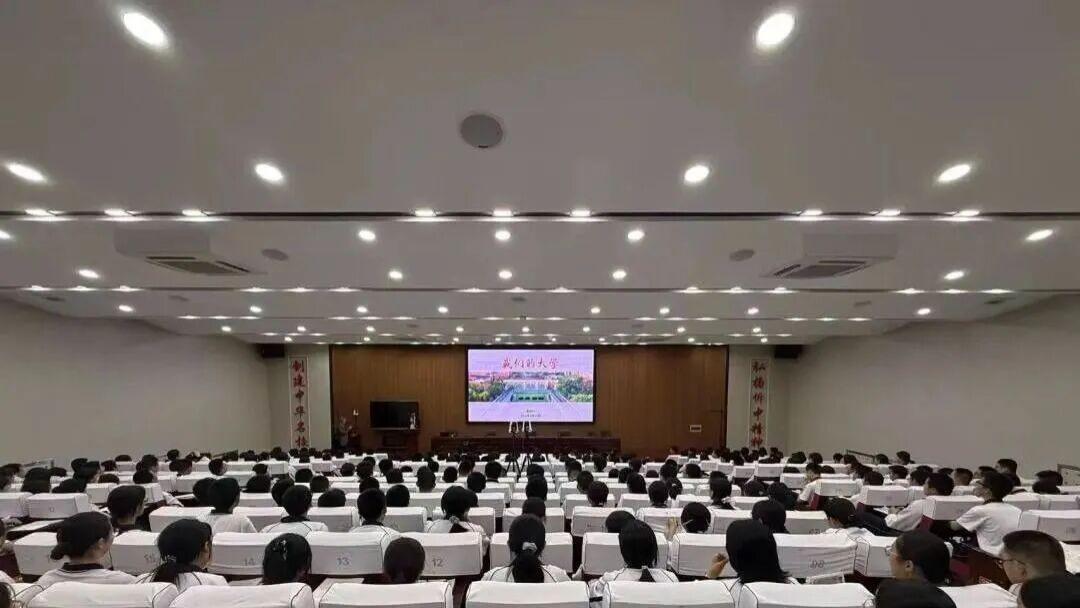 浙江大学副校长夏群科一行莅临忻州一中座谈交流并作专题报告