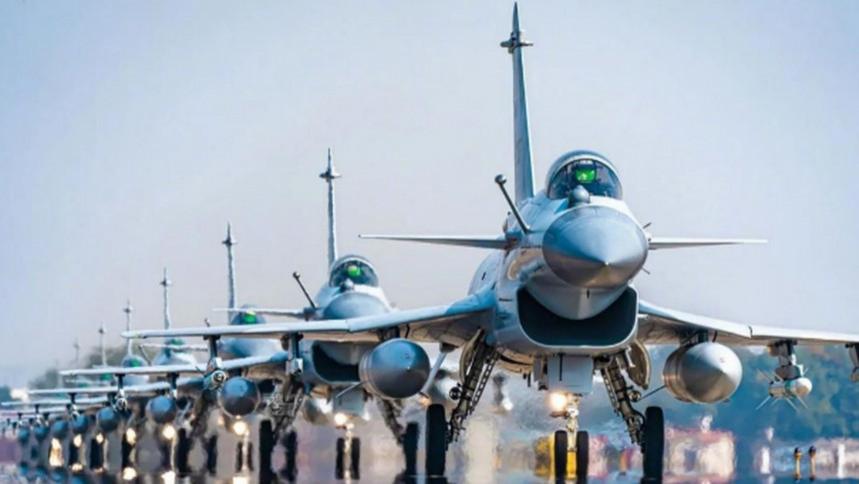 坐拥2200架战机，459艘战舰，5000枚导弹，美国坦言：亚洲第一战力是中国