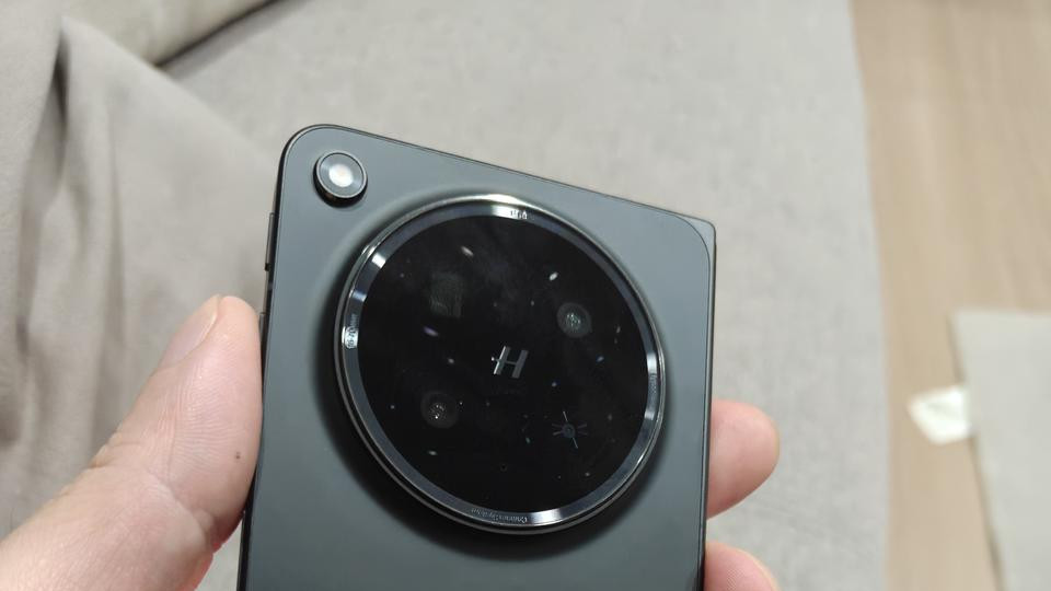 黑色1TB的Find N6到手了，有啥想问的在线回答