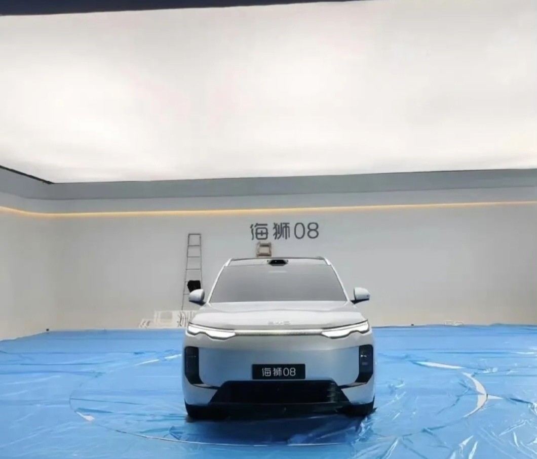 你敢信？一台5米1的大SUV，掉头比高尔夫还灵活。
还卖30来万。

海狮08，