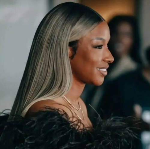 萨凡纳38岁被喊女王这才是真圈层赢家
萨凡纳·布里森，就是詹姆斯从高中就认准的那