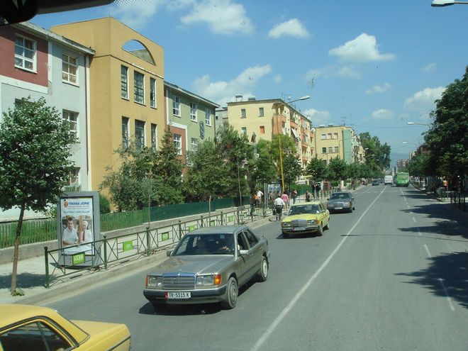 走，上班去！（2007年的阿尔巴尼亚首都地拉那）