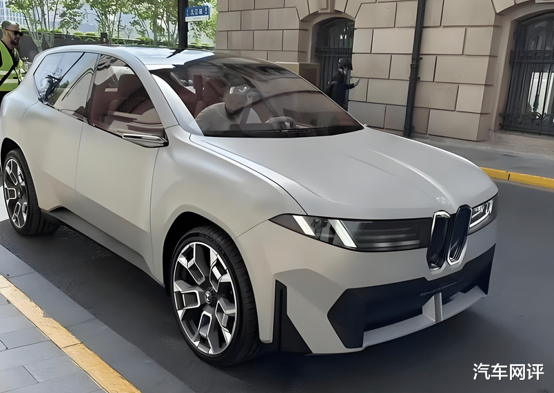 2027款宝马X5外观引争议？双肾变“猪鼻子”，车主：不适应