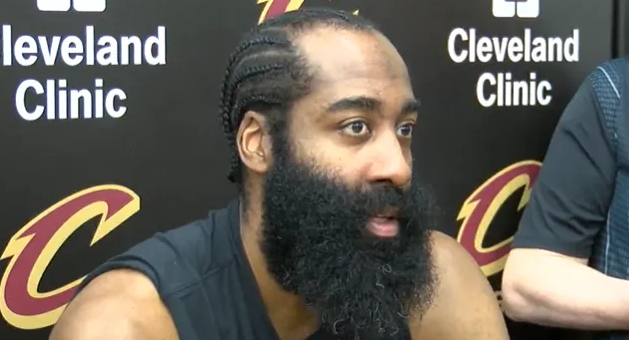 NBA季后赛，骑士后卫詹姆斯-哈登今天接受了媒体采访。
谈到自己在G4的7次失误