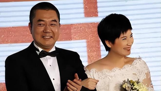 演员董勇：离婚后坚决不再婚，却在相亲后娶娇妻