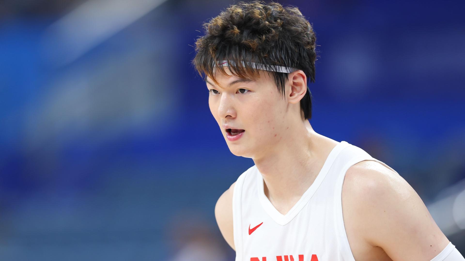 从王哲林到余嘉豪，中国男篮家国情怀的精神传承，依旧让人泪目！