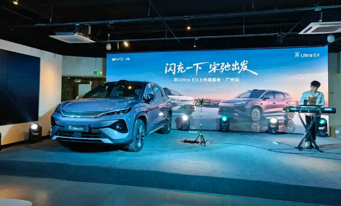 搭载第二代刀片电池+闪充，比亚迪宋UltraEV广州区域上市
内饰走简约科技风，