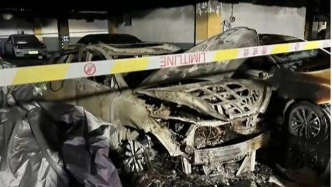 地下车库一把火烧掉6辆车，福建这起事故把赔偿难题炸出来了