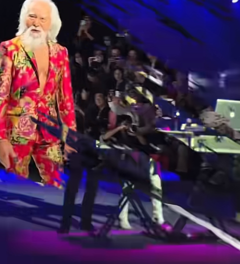 刚刷到89岁最帅老头王德顺看完我脸都红了
瞧瞧他干的事：44岁学英语，50岁裸辞