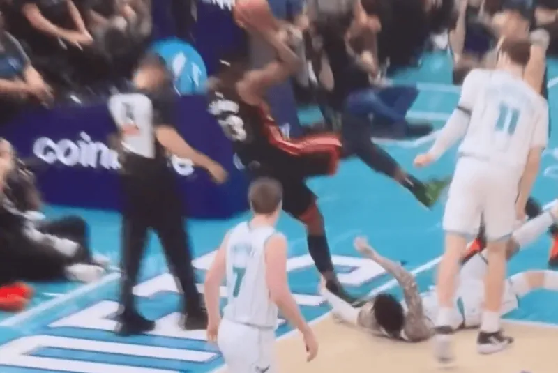 热火今日举行赛季总结发布会，期间巴姆-阿德巴约谈到了此前附加赛比赛里拉倒他的拉梅