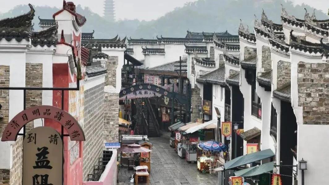 明清古巷，百年繁荣今犹在