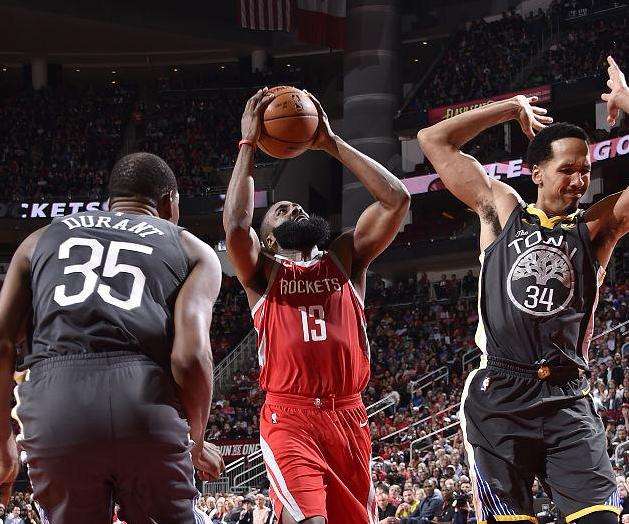 有统计显示NBA各支球队的历史最佳战绩。2015~2016赛季，勇士队拿下了73