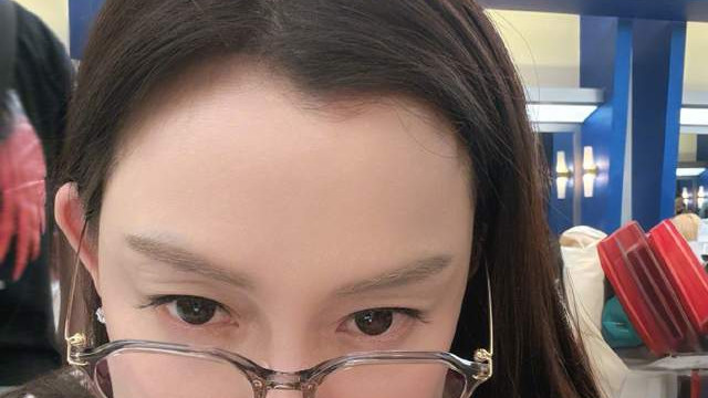 出道20年也难逃背词焦虑！范玮琪晒自拍，发际线意外成亮点！