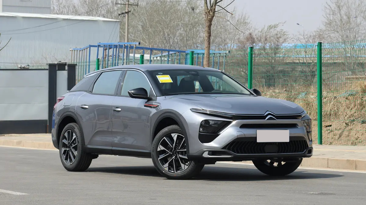 法系车还活着！新款雪铁龙凡尔赛C5 X上市，14.17万起能卖得动吗？