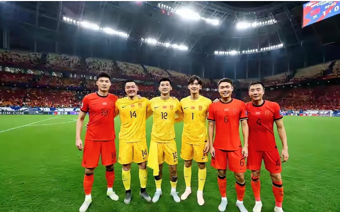 美国2:0澳大利亚，看了直播，几个感受不吐不快：

1、主场优势真是让人羡慕，美