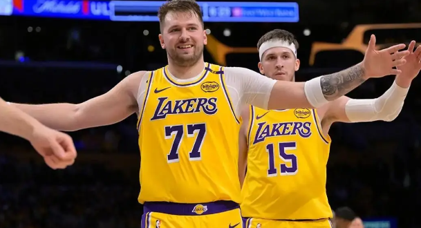 詹姆斯东契奇分道扬镳，里弗斯未来待定

不管你承不承认，詹姆斯里弗斯东契奇一起的