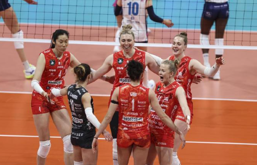 欧冠女排三四名决赛，科内利亚诺以3-0（25-16、26-24、27-25）击败