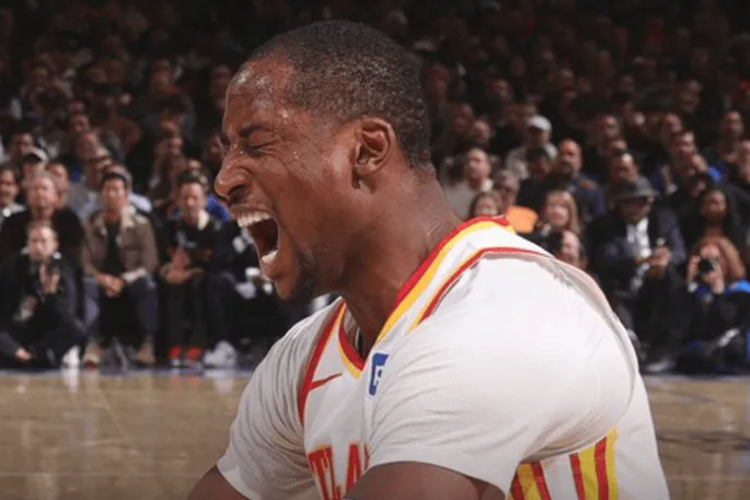 NBA季后赛，老鹰主场109-108战胜尼克斯。
全场比赛，老鹰前锋乔纳森-库明