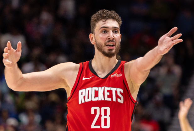 关于神经那个大空位3分被乌度卡骂我觉得很没有道理

首先是个大空位，第二神经不是