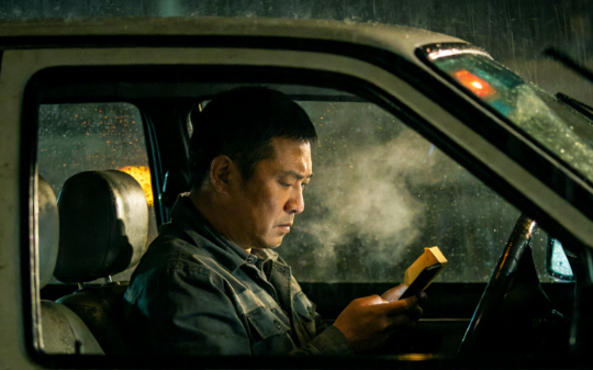 晚上跑顺风车，拉了一个漂亮的少妇，她一直说自己没钱，梨花带雨的向我哭诉他无能的丈夫…