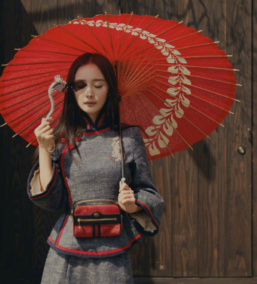 樱花写真太美了，是她最出圈的一组图了吧