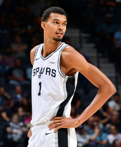 还蛮意外的，文班亚马已经来到了MVP榜榜首。

我想这和马刺时隔多年再次获得单赛