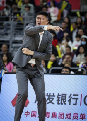 黄明依，徐昕，焦伯乔，崔永熙，这不都有身体天赋吗？可是杜锋就是不喜欢类型的球员，