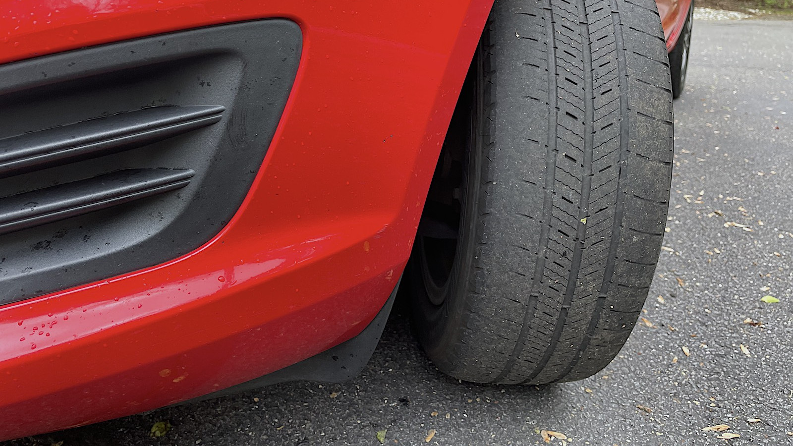 新手原地打方向轮胎吱吱响，为何老司机就不会？