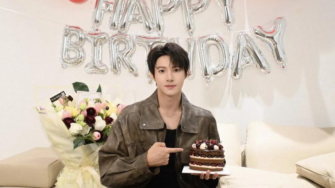 黄圣池生日直播读粉丝来信 新作品《兄友妹恭》《折月亮》《尚公主》待播引期待