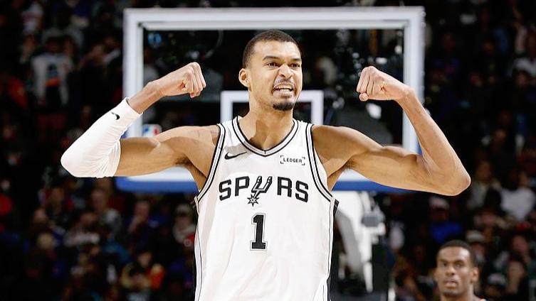 谁说锋线时代必须堆锋线？马刺用文班亚马+一群双能卫打出了9连胜