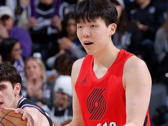 杨瀚森虽然2个空位3分都没进，但是看出手速度和手型，比赛季初还是有很大进步的，如